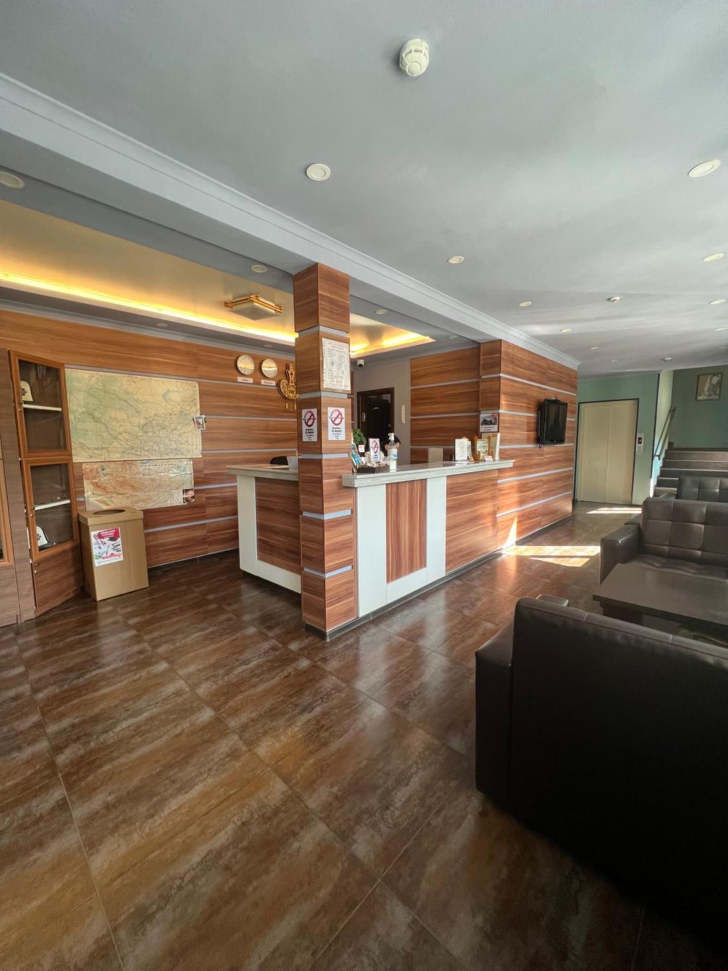בישקק Salut Hotel מראה חיצוני תמונה
