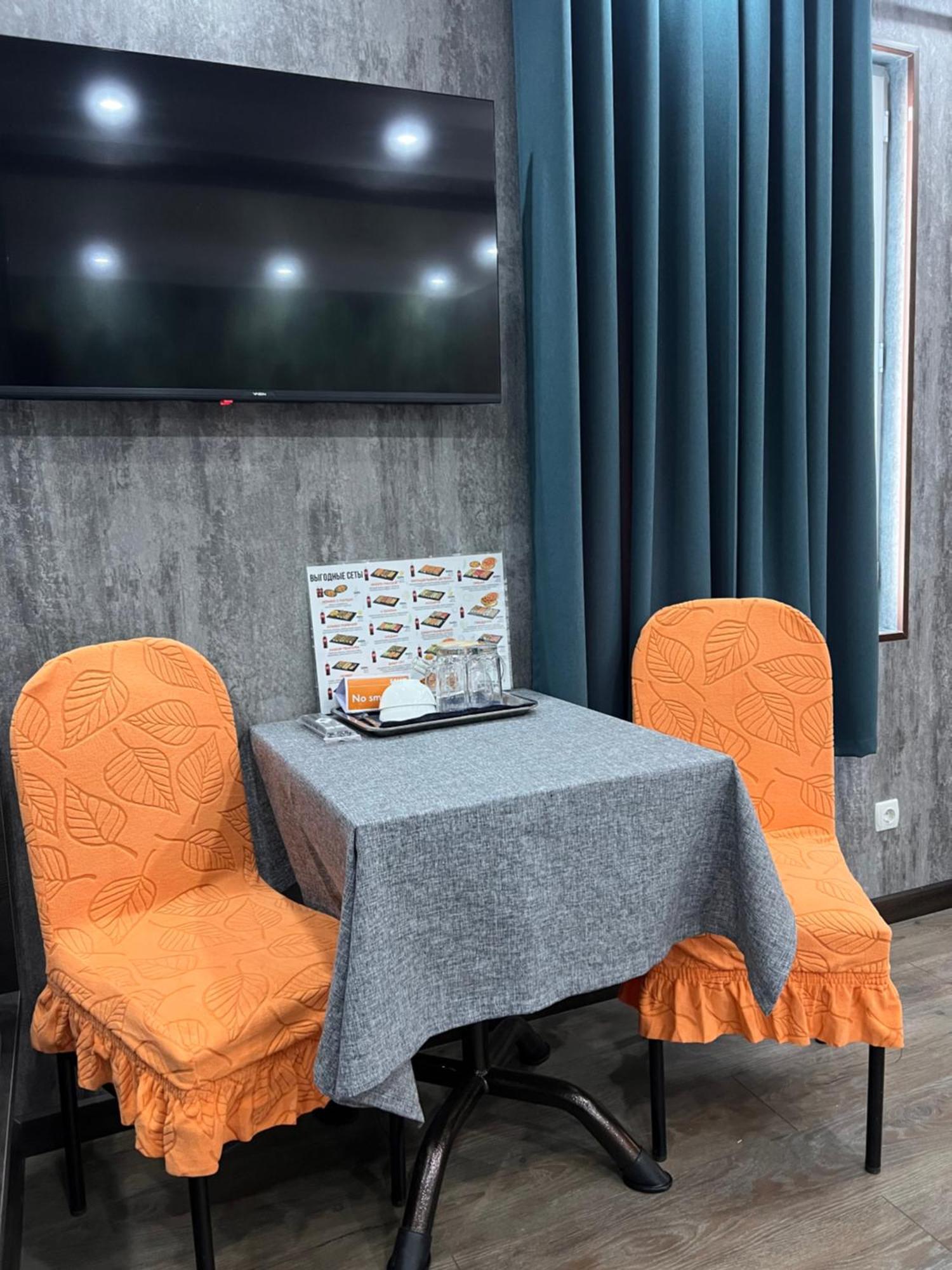 בישקק Salut Hotel מראה חיצוני תמונה