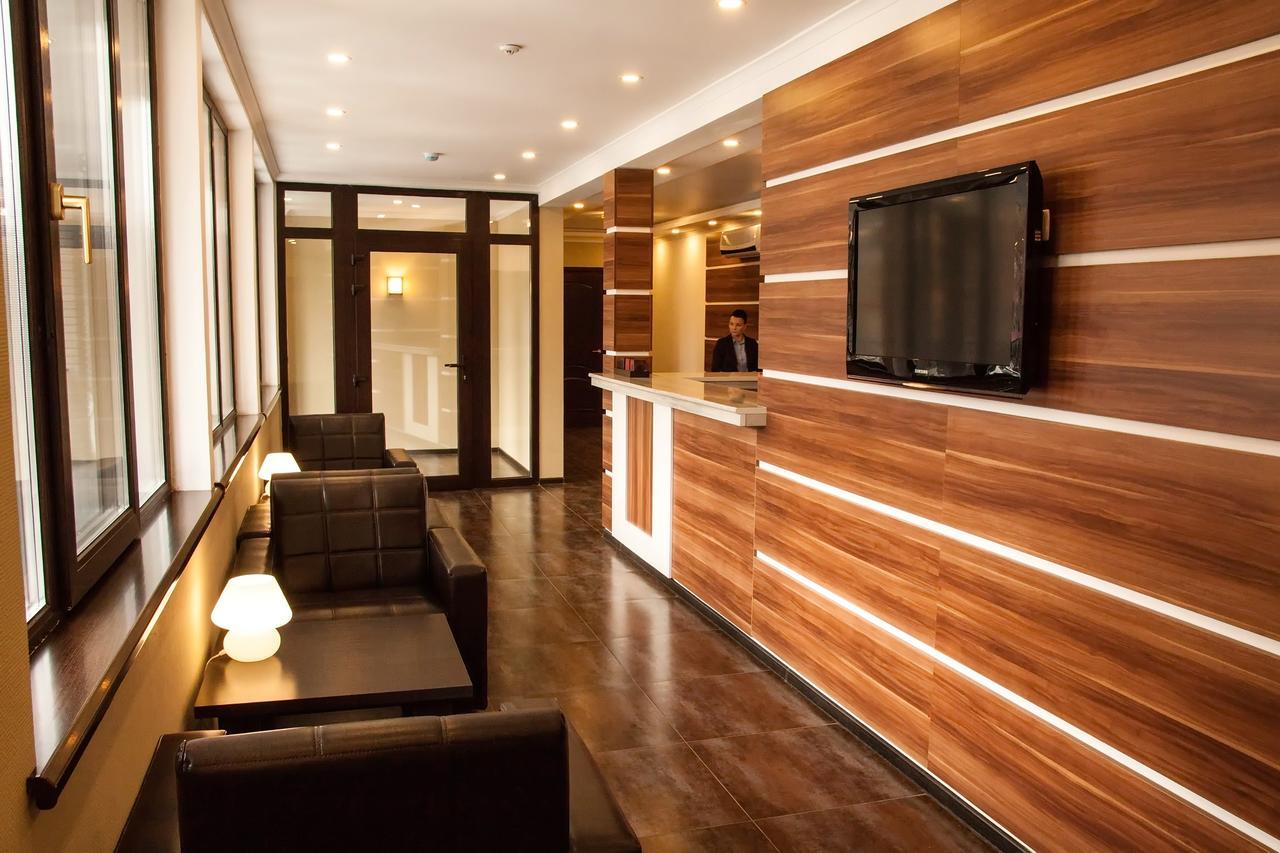 בישקק Salut Hotel מראה חיצוני תמונה