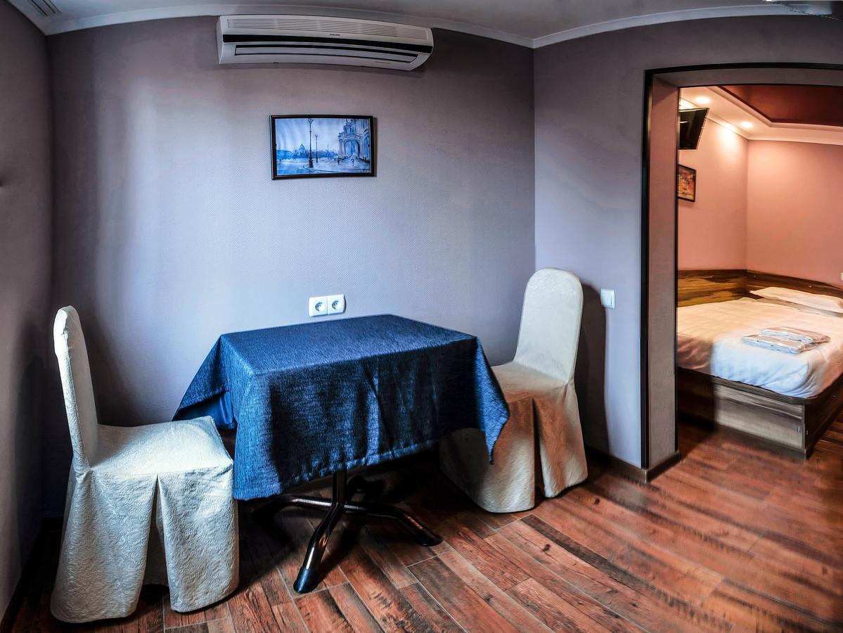 בישקק Salut Hotel מראה חיצוני תמונה
