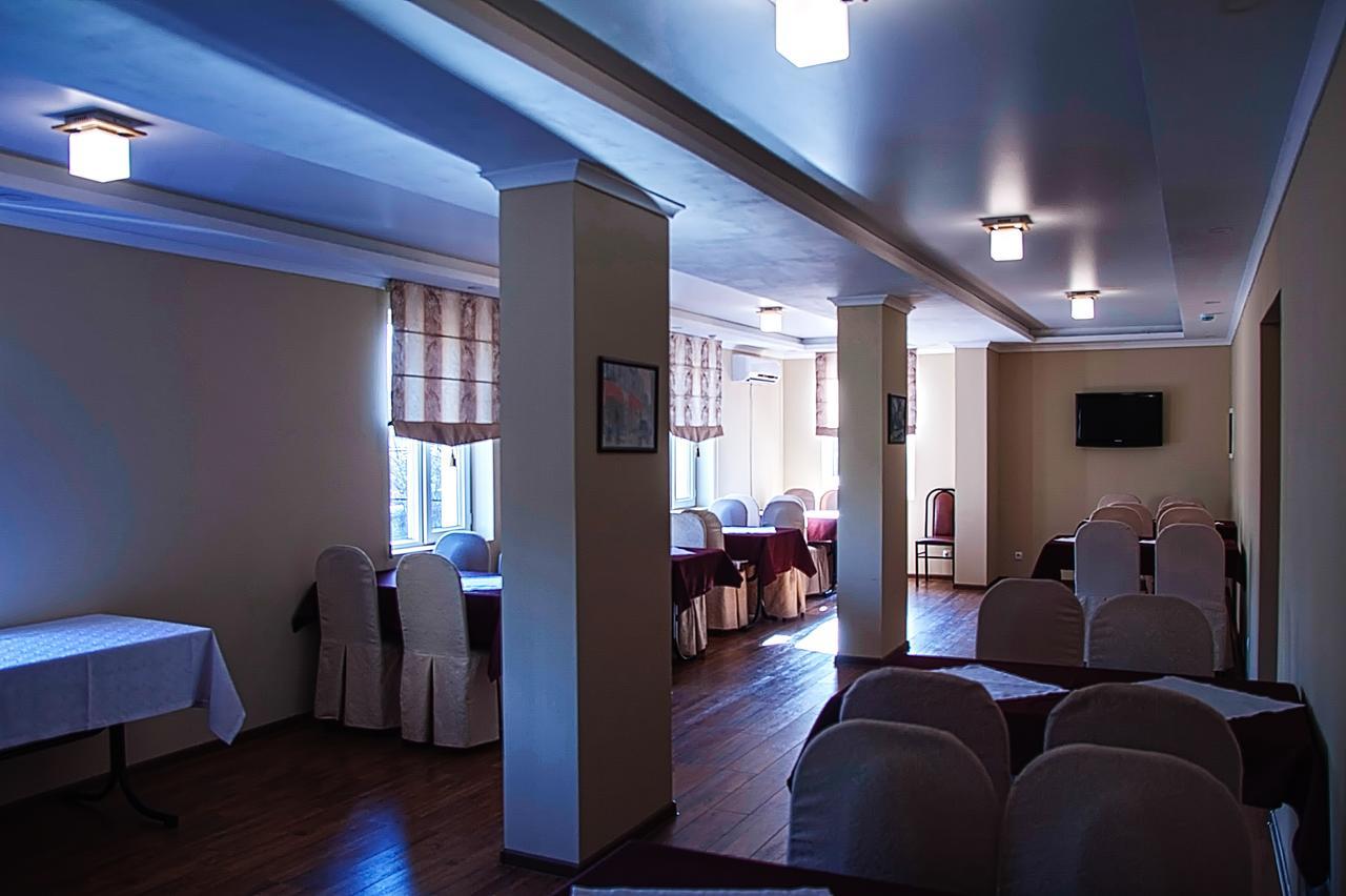 בישקק Salut Hotel מראה חיצוני תמונה
