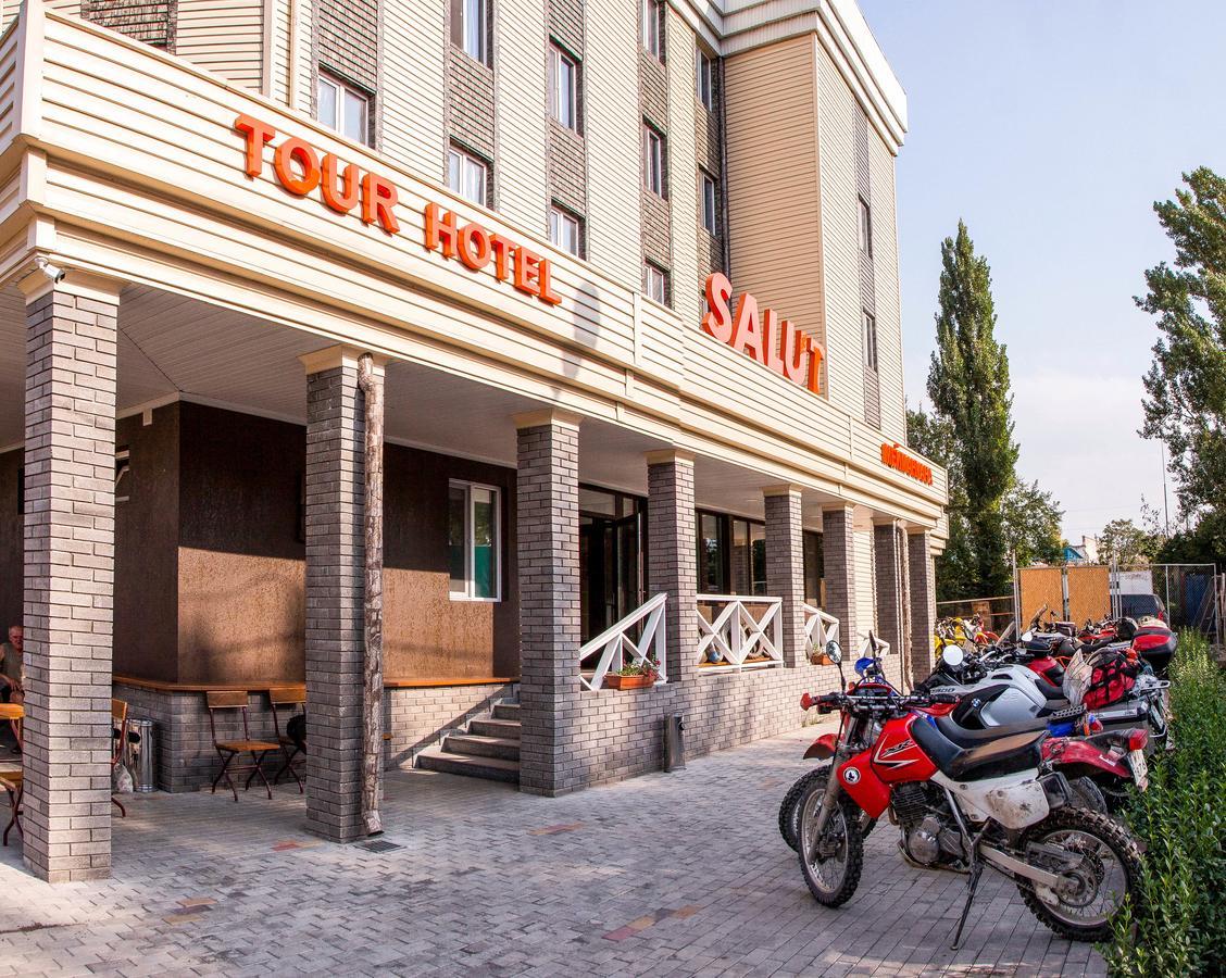 בישקק Salut Hotel מראה חיצוני תמונה