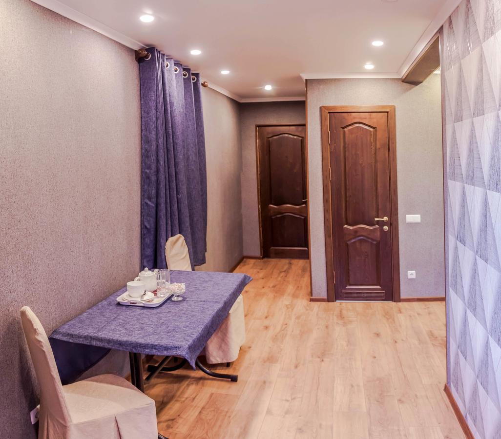 בישקק Salut Hotel מראה חיצוני תמונה