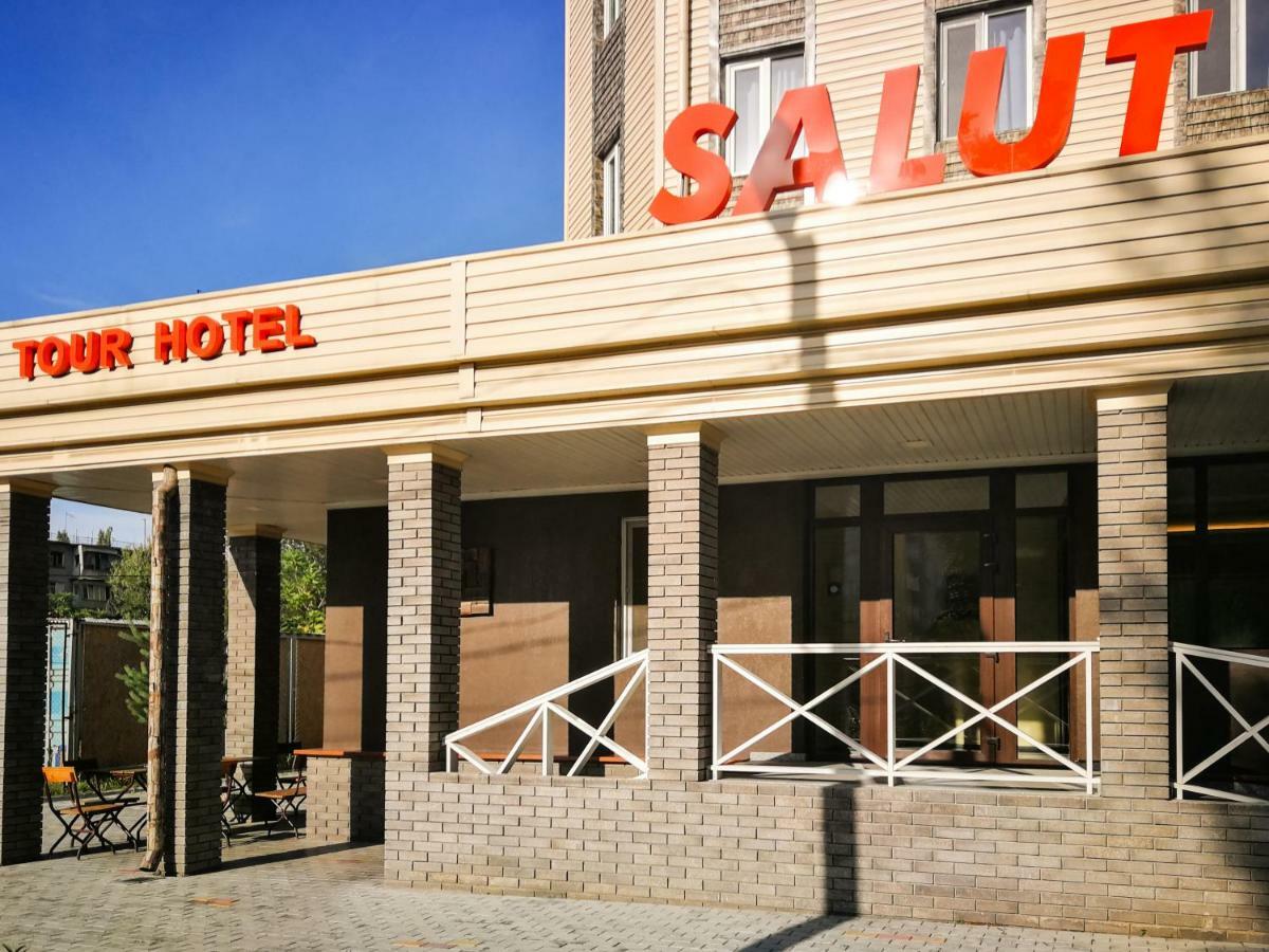בישקק Salut Hotel מראה חיצוני תמונה