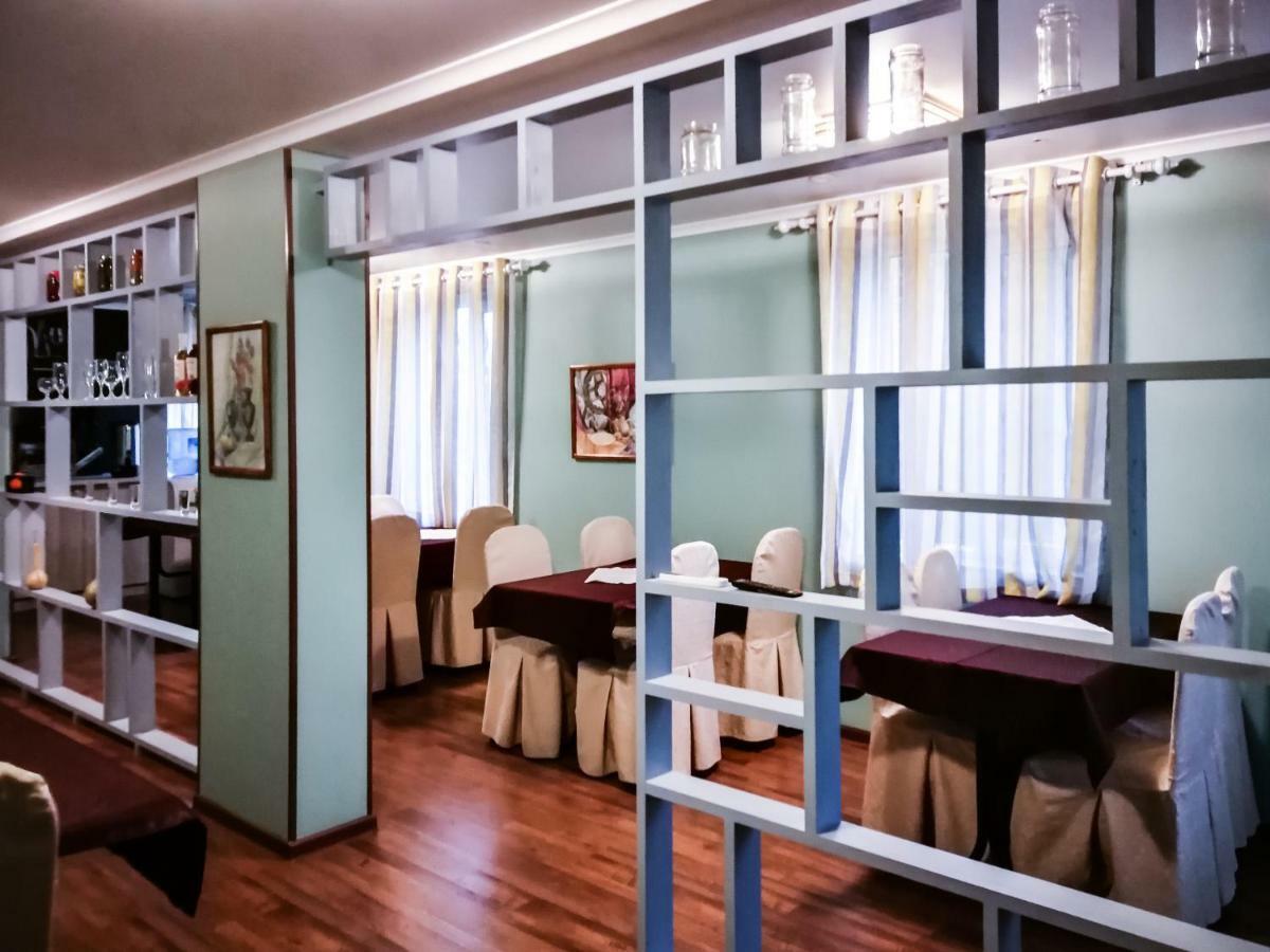 בישקק Salut Hotel מראה חיצוני תמונה