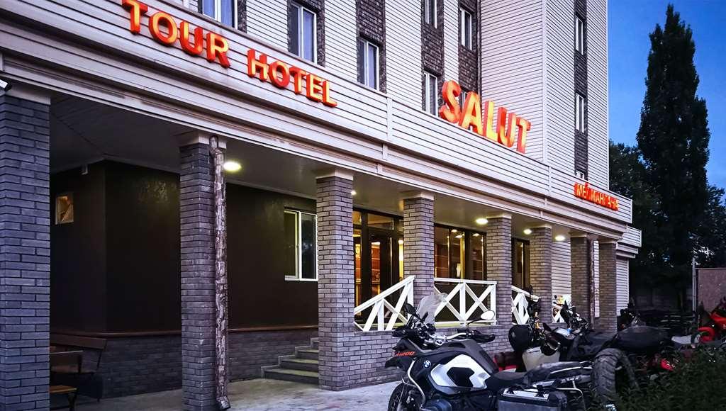 בישקק Salut Hotel מראה חיצוני תמונה